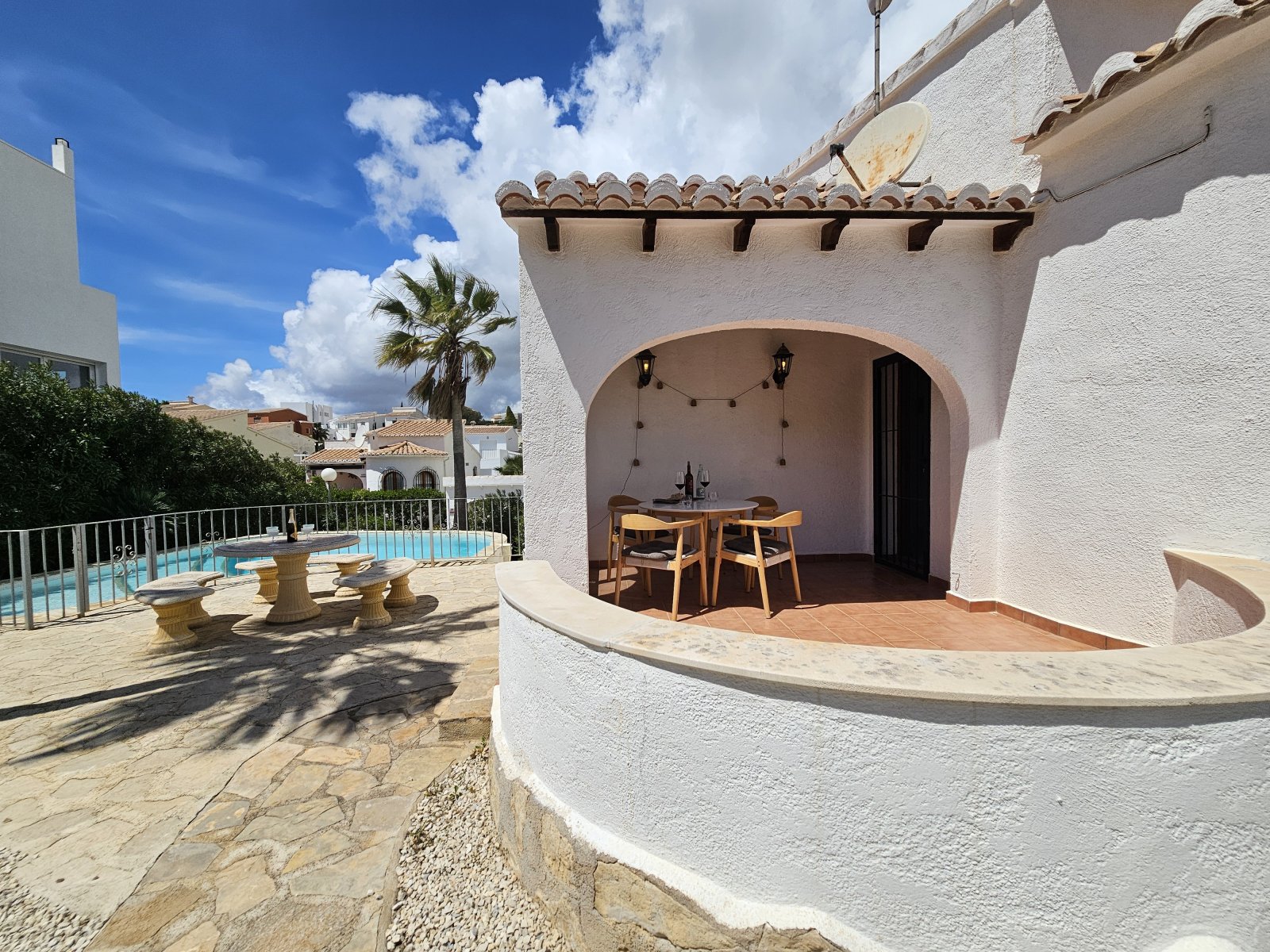 Eingang Terrassen und Pool