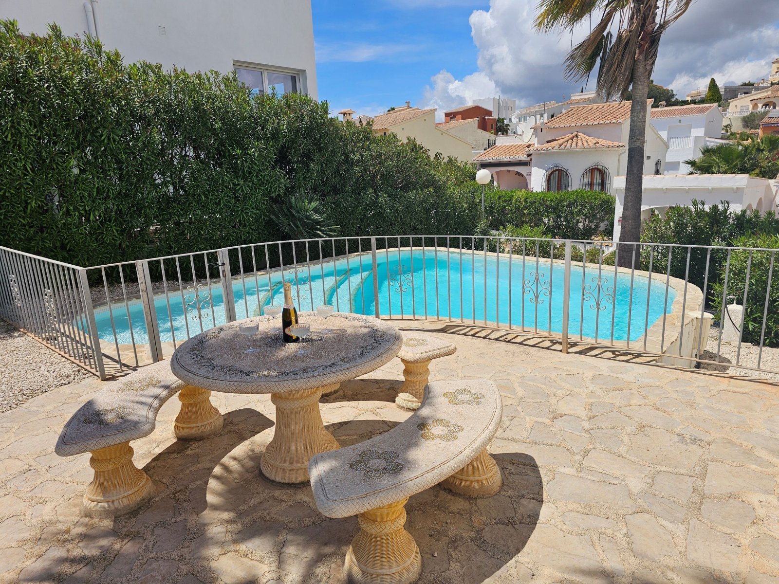 Terrasse und Pool